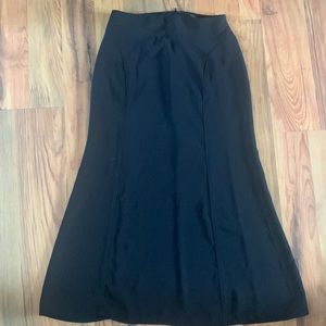 Black dress skirt the Limited sz 6 ( fits like a 4 ) tulip type hem